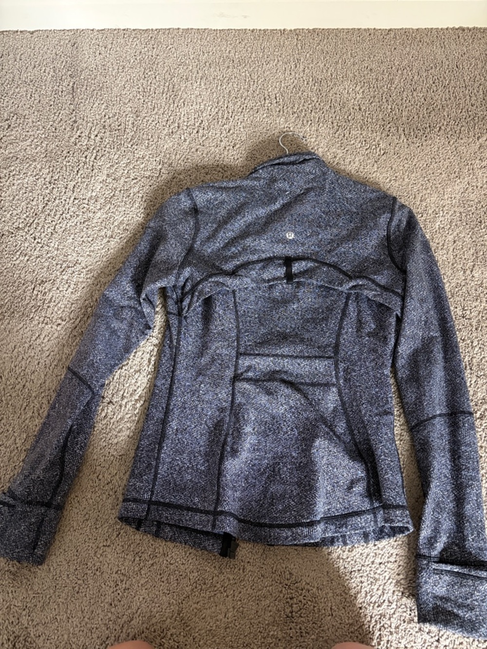 Lululemon define jacket size 6 - Picture 3 of 4